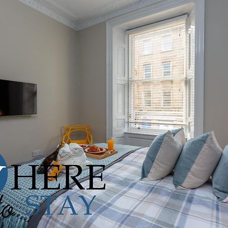 Stylish 2Bed Apartment Underneath Edinburgh Castle Exterior photo
